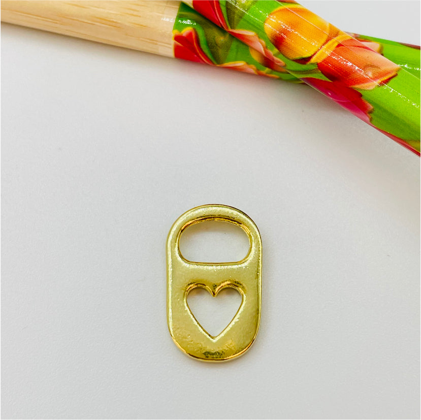 FO861 Colgante Tapa Lata con Corazón Calado detalle en negro 19x11 mm Figura Baño Oro Figuras Bañadas en Oro y Plata hecho de Bronce Bañado en Oro 18K Joyas Bañadas en Oro