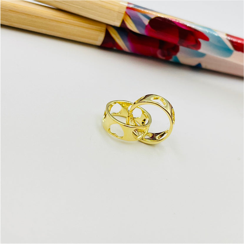 FO876 Colgante de Argollitas entrelazadas con Corazones Calados 16x10 mm Figura Baño Oro Figuras Bañadas en Oro y Plata hecho de Bronce Bañado en Oro 18K Joyas Bañadas en Oro