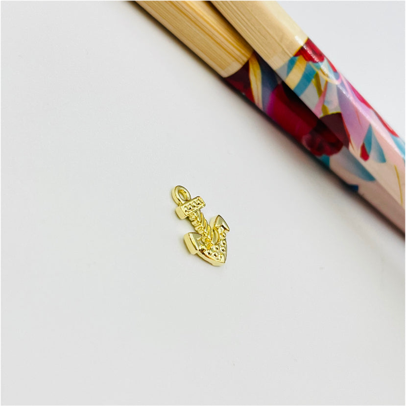 FO883 Colgante Ancla 10x10 mm más argollita Figura Baño Oro Figuras Bañadas en Oro y Plata hecho de Bronce Bañado en Oro 18K Joyas Bañadas en Oro