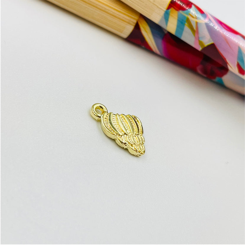 FO884 Colgante Caracol de Mar 10x7 mm más argollita Figura Baño Oro Figuras Bañadas en Oro y Plata hecho de Bronce Bañado en Oro 18K Joyas Bañadas en Oro