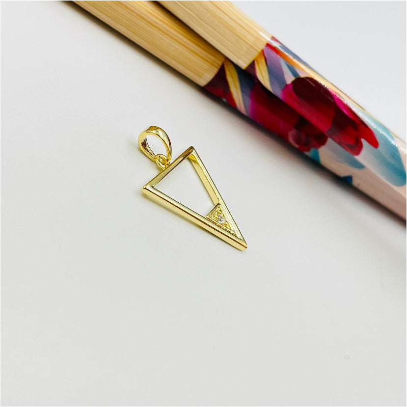 FO886 Colgante Triángulo con 1 circón en vértice inferior 16x15 mm más balier Figura Baño Oro Figuras Bañadas en Oro y Plata hecho de Bronce Bañado en Oro 18K Joyas Bañadas en Oro