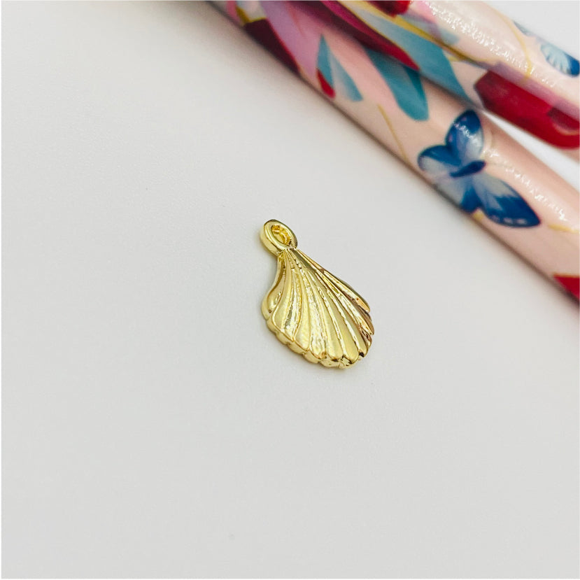 FO888 Colgante Conchita tipo Shell 10 mm más argollita Figura Baño Oro Figuras Bañadas en Oro y Plata hecho de Bronce Bañado en Oro 18K Joyas Bañadas en Oro