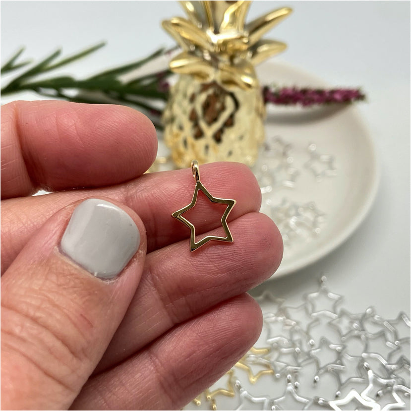 FO922 Estrella Calada 12 mm más argollita de lado Figura Baño Oro Figuras Bañadas en Oro y Plata hecho de Bronce Bañado en Oro 18K Joyas Bañadas en Oro