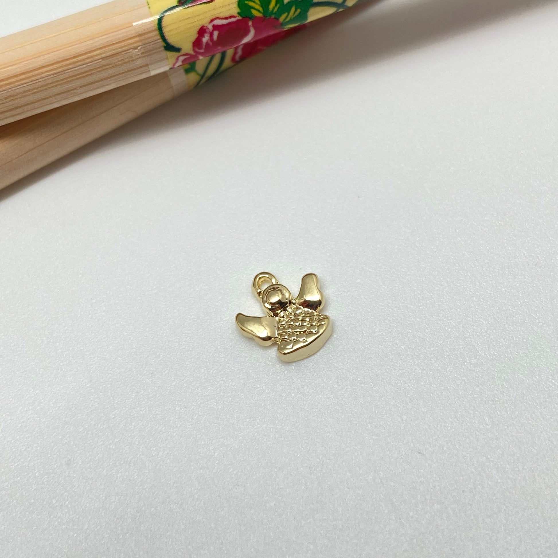 FO949 Colgante Mini Angel 9x9 mm más argollita Figura Baño Oro Figuras Bañadas hecho de Bronce Bañado en Oro 18K Joyas Bañadas en Oro