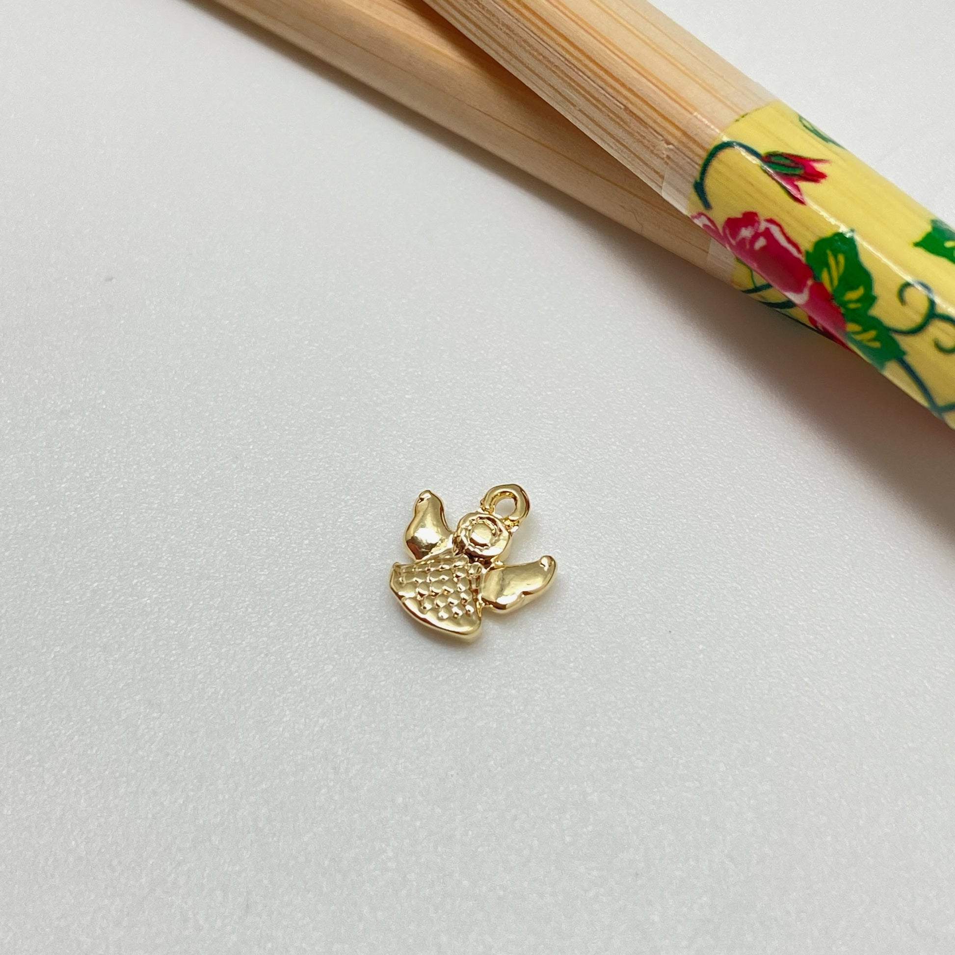 FO949 Colgante Mini Angel 9x9 mm más argollita Figura Baño Oro Figuras Bañadas hecho de Bronce Bañado en Oro 18K Joyas Bañadas en Oro