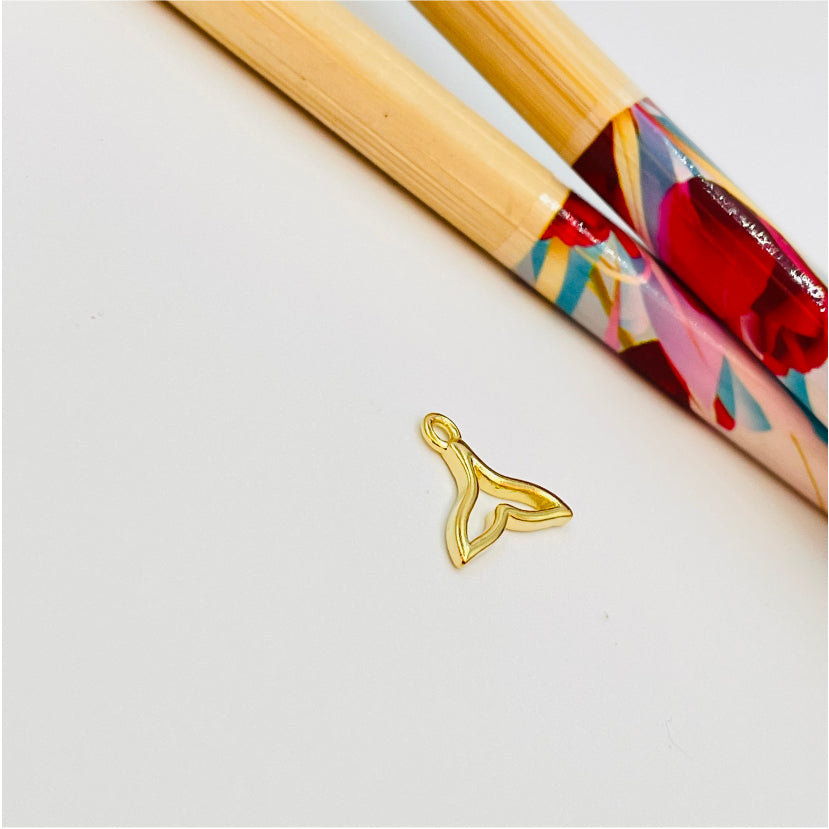 FO953 Colgante Colita de Sirena 7x11 mm más argollita Figura Baño Oro Figuras Bañadas hecho de Bronce Bañado en Oro 18K Joyas Bañadas en Oro