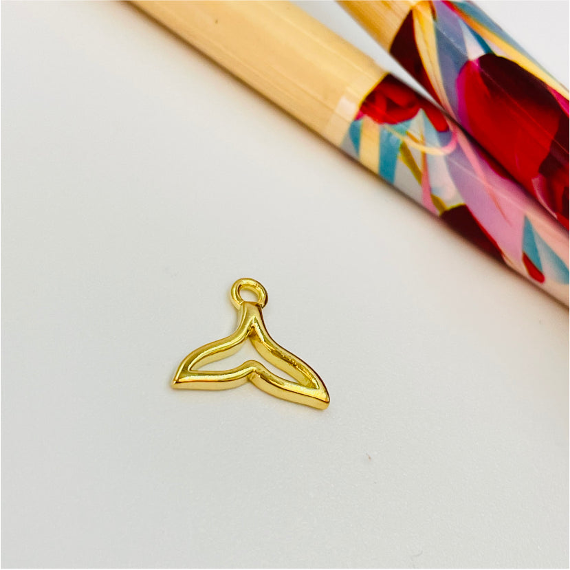 FO953 Colgante Colita de Sirena 7x11 mm más argollita Figura Baño Oro Figuras Bañadas hecho de Bronce Bañado en Oro 18K Joyas Bañadas en Oro