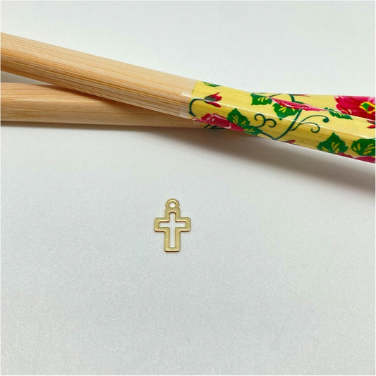FO955 Colgante Mini Cruz Calada 9x7 mm más argollita Figura Baño Oro Figuras Bañadas hecho de Bronce Bañado en Oro 18K Joyas Bañadas en Oro