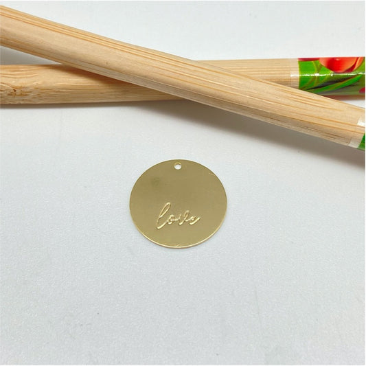 FO957 Colgante Medalla Love diá. 18 mm Figura Baño Oro Figuras Bañadas hecho de Bronce Bañado en Oro 18K Joyas Bañadas en Oro