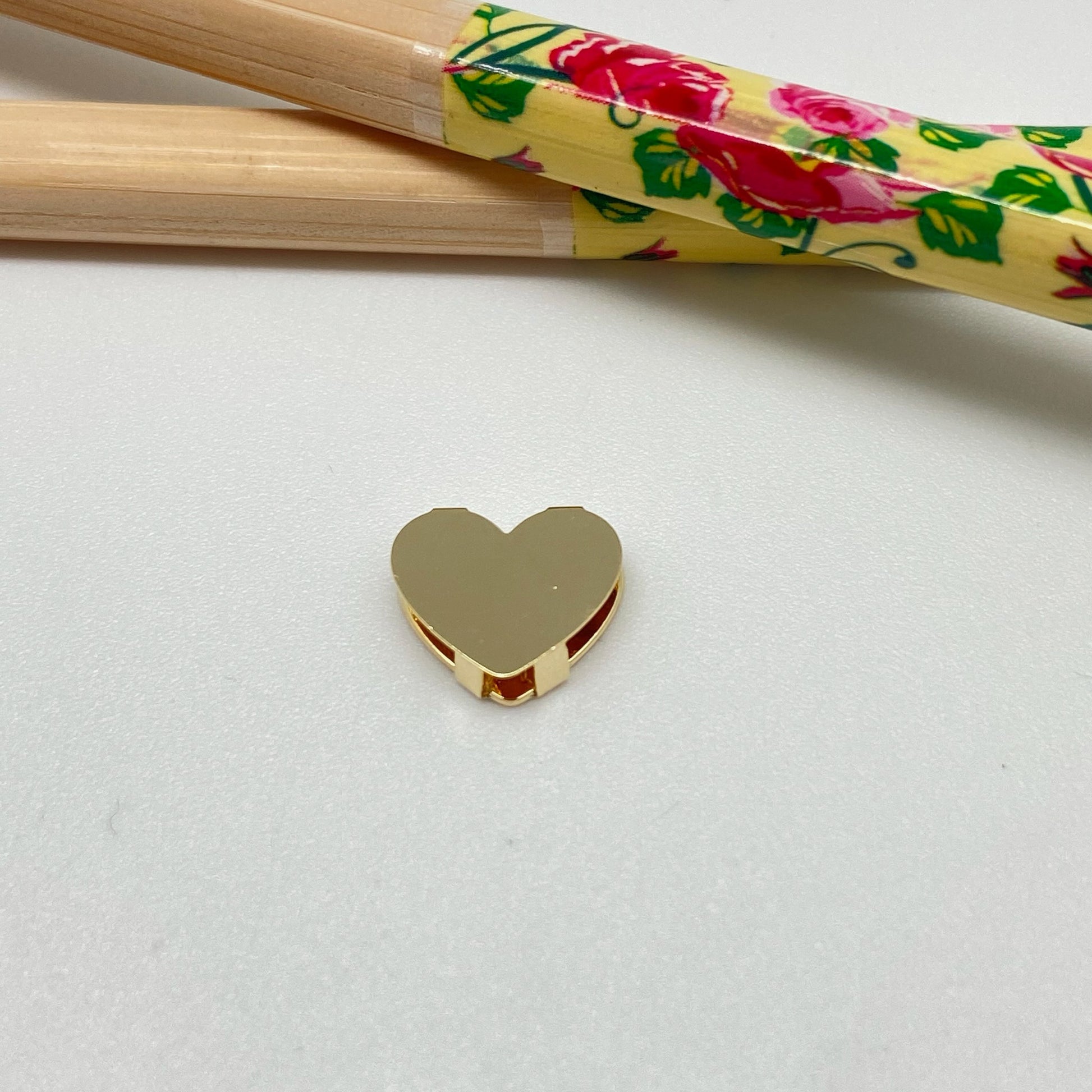 FO958 Colgante Corazón para pasar 11x11 mm Figura Baño Oro Figuras Bañadas hecho de Bronce Bañado en Oro 18K Joyas Bañadas en Oro