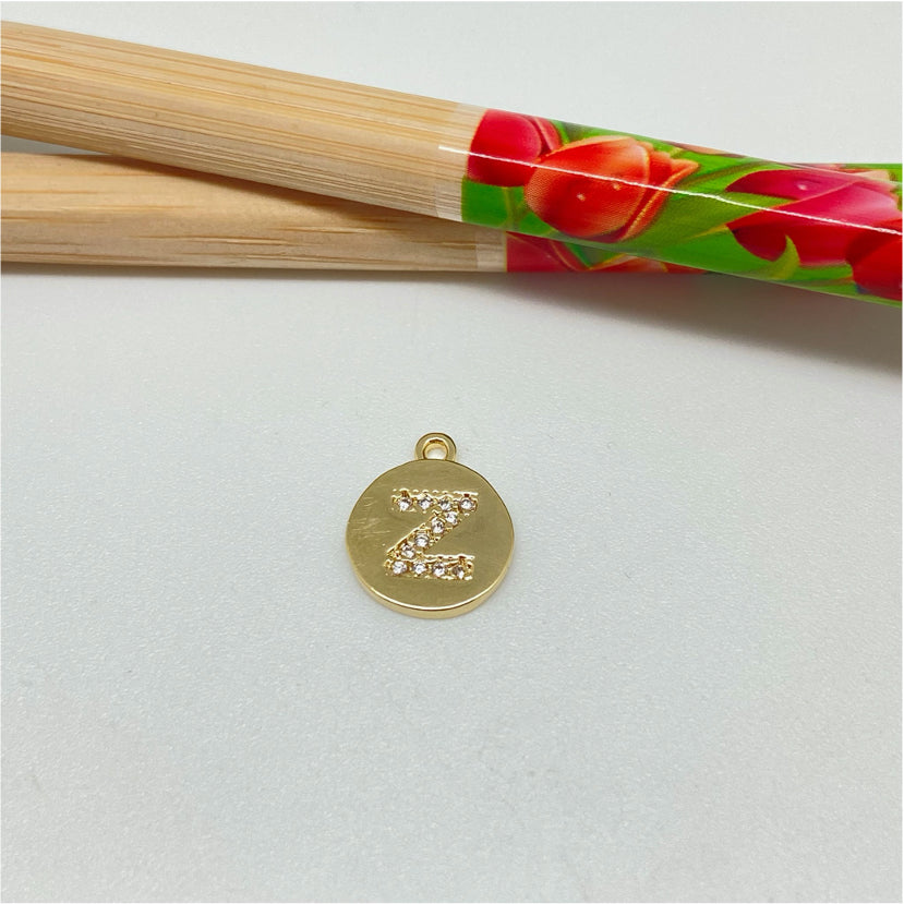 FO961-Z Colgante Medalla con Letra en Circones 11 mm más argollita Figura Baño Oro Figuras Bañadas hecho de Bronce Bañado en Oro 18K Joyas Bañadas en Oro