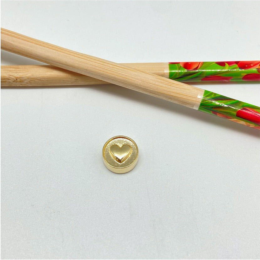 FO964 Colgante Corazón estampado en relieve para pasar diá. 12 mm espesor 4 mm Figura Baño Oro Figuras Bañadas hecho de Bronce Bañado en Oro 18K Joyas Bañadas en Oro