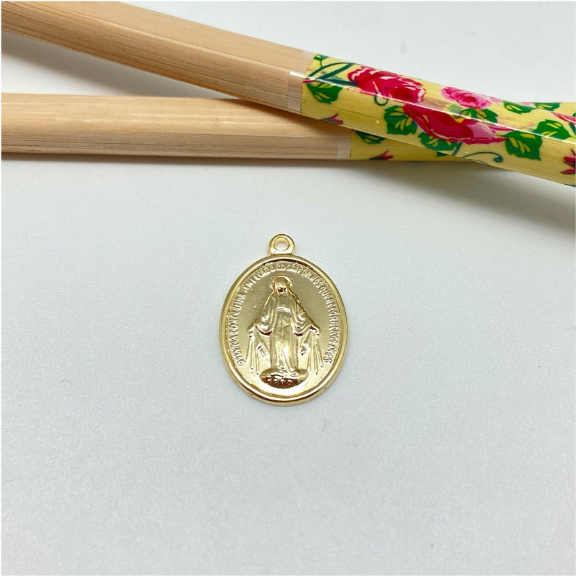 FO965 Colgante Virgen de los Milagros Ovalada 20x15 mm más argollita Figura Baño Oro Figuras Bañadas hecho de Bronce Bañado en Oro 18K Joyas Bañadas en Oro