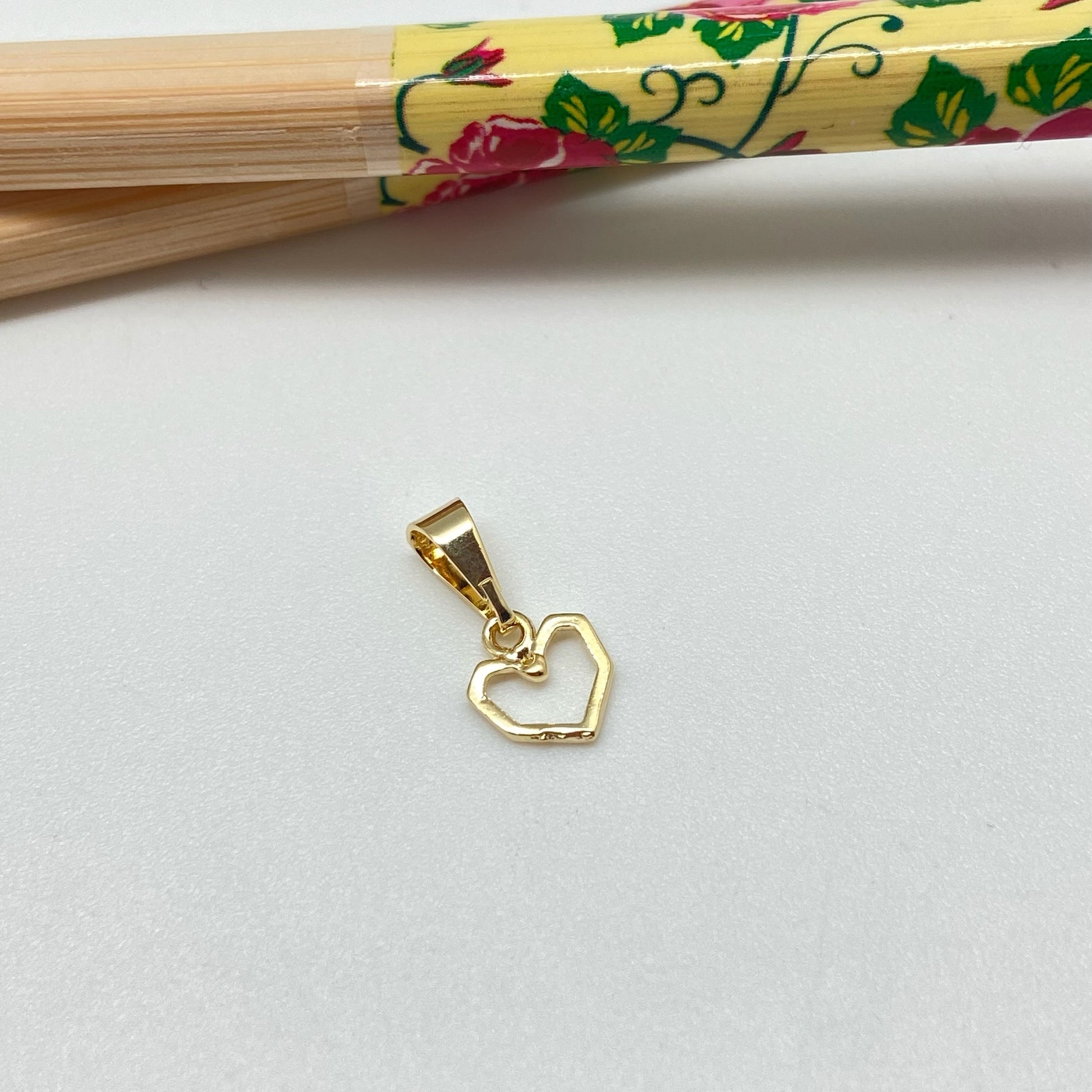 FO966 Colgante Corazón Pixelado 8x8 mm más argollita más balier Figura Baño Oro Figuras Bañadas hecho de Bronce Bañado en Oro 18K Joyas Bañadas en Oro