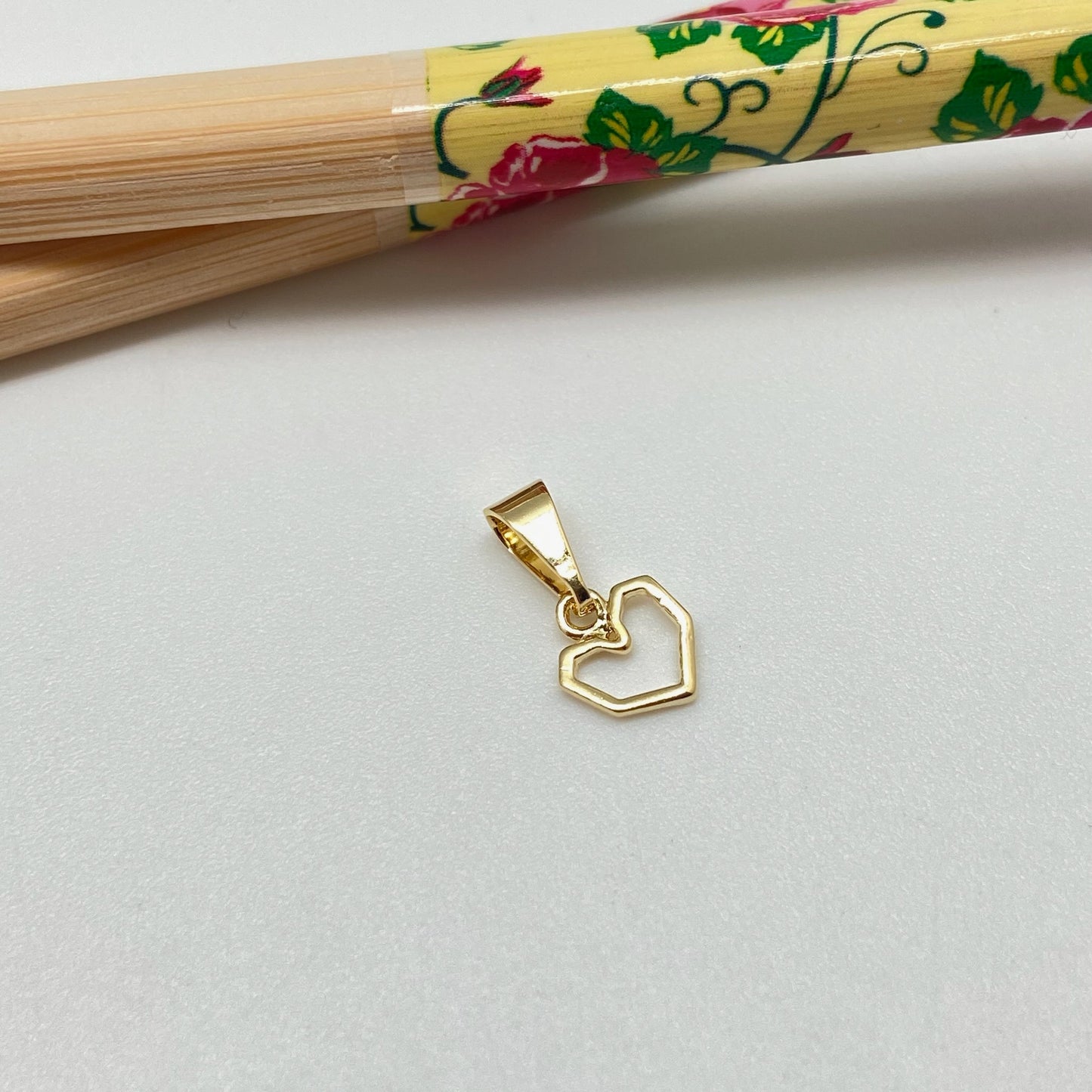FO966 Colgante Corazón Pixelado 8x8 mm más argollita más balier Figura Baño Oro Figuras Bañadas hecho de Bronce Bañado en Oro 18K Joyas Bañadas en Oro