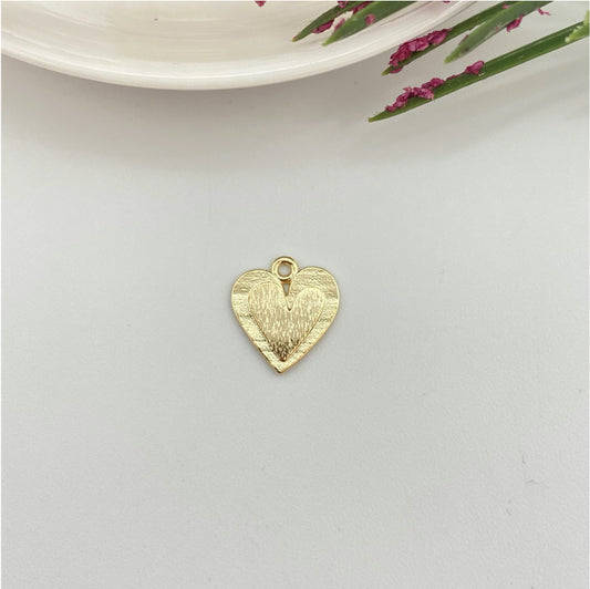 FO970 Colgante Corazón con corazón menor en relieve 14x14 mm Lijado Figura Baño Oro Figuras Bañadas hecho de Bronce Bañado en Oro 18K Joyas Bañadas en Oro