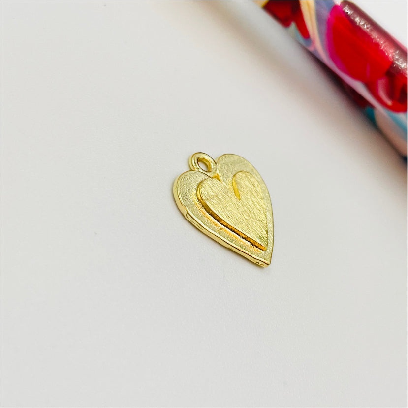 FO970 Colgante Corazón con corazón menor en relieve 14x14 mm Lijado Figura Baño Oro Figuras Bañadas hecho de Bronce Bañado en Oro 18K Joyas Bañadas en Oro