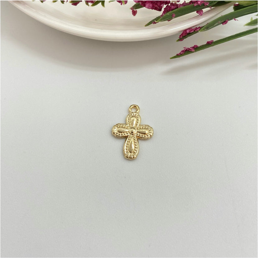 FO972 Colgante Cruz con relieve borde rutilado 15x12 mm más argollita Figura Baño Oro Figuras Bañadas hecho de Bronce Bañado en Oro 18K Joyas Bañadas en Oro