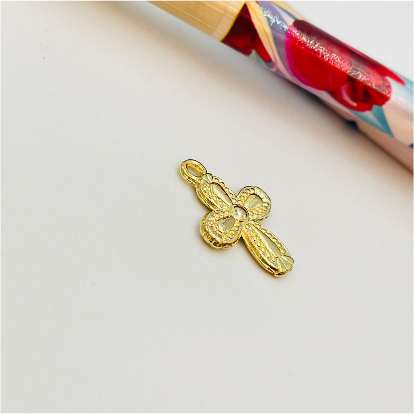 FO972 Colgante Cruz con relieve borde rutilado 15x12 mm más argollita Figura Baño Oro Figuras Bañadas hecho de Bronce Bañado en Oro 18K Joyas Bañadas en Oro