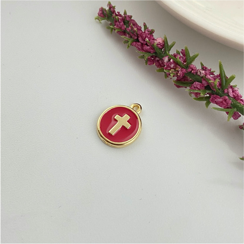 FO973 Colgante Medalla Cruz en relieve resina color 10 mm más argollita Figura Baño Oro Figuras Bañadas hecho de Bronce Bañado en Oro 18K Joyas Bañadas en Oro