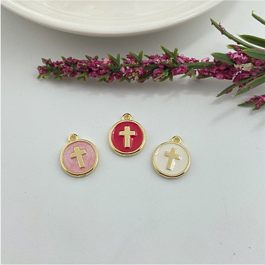 FO973 Colgante Medalla Cruz en relieve resina color 10 mm más argollita Figura Baño Oro Figuras Bañadas hecho de Bronce Bañado en Oro 18K Joyas Bañadas en Oro FO973