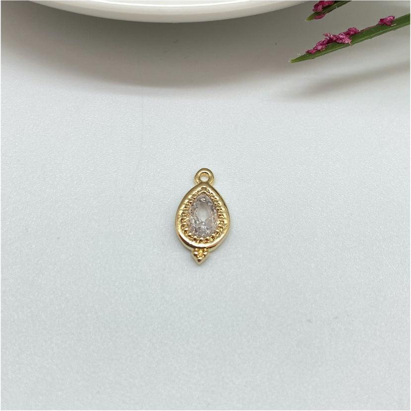 FO983 Colgante Gota Cuarzo Cristal con tres bolitas en borde inferior 13x7 mm  Figura Baño Oro Figuras Bañadas hecho de Bronce Bañado en Oro 18K Joyas Bañadas en Oro