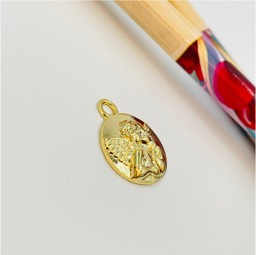 FO986 Colgante Medalla con Ángel en relieve 15 mm más argollita Figura Baño Oro Figuras Bañadas hecho de Bronce Bañado en Oro 18K Joyas Bañadas en Oro