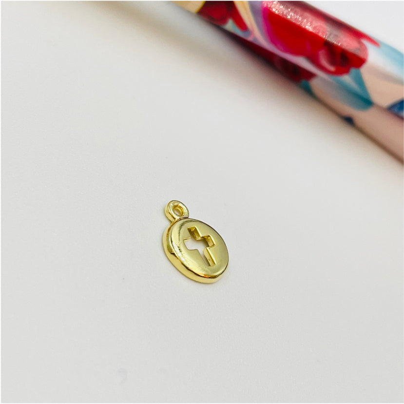FO990 Colgante Mini Medalla con Cruz Calada 8 mm más argollita Espesor 1.8 mm Figura Baño Oro Figuras Bañadas hecho de Bronce Bañado en Oro 18K Joyas Bañadas en Oro