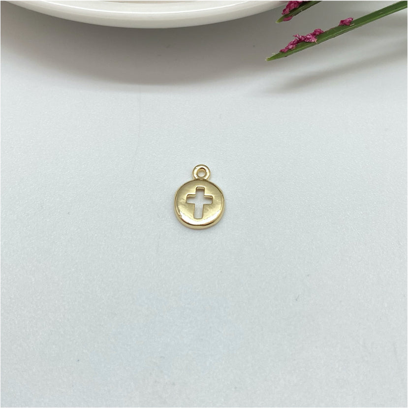 FO990 Colgante Mini Medalla con Cruz Calada 8 mm más argollita Espesor 1.8 mm Figura Baño Oro Figuras Bañadas hecho de Bronce Bañado en Oro 18K Joyas Bañadas en Oro