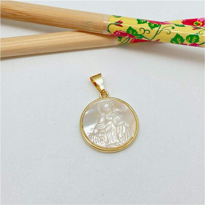 FO993 Colgante Virgen de Los Rayos o Medalla Milagrosa Tallada en Nácar Borde Liso diá. 22 mm más valier Figura Baño Oro Figuras Bañadas hecho de Bronce Bañado en Oro 18K Joyas Bañadas en Oro