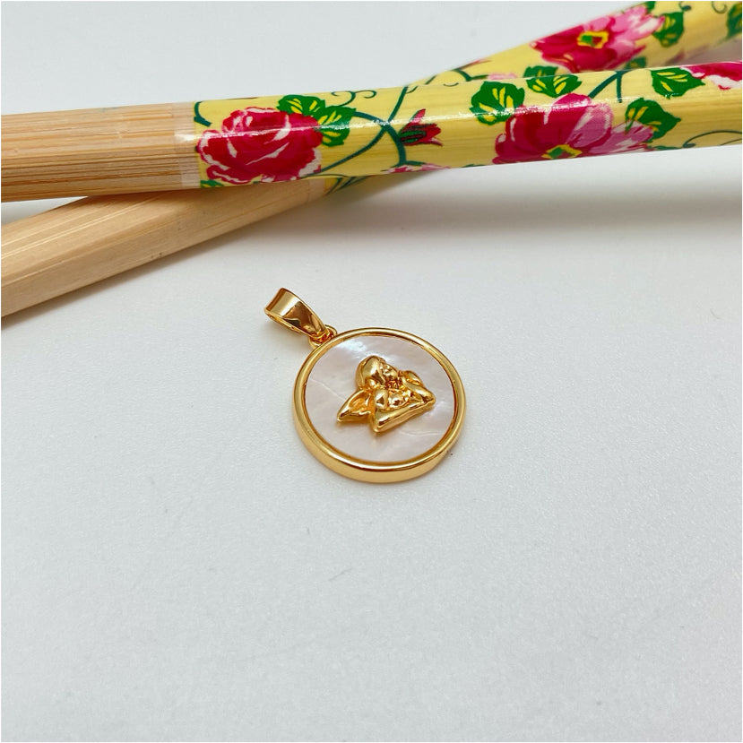 FO994 Colgante Medalla Nácar Borde Liso Ángel en relieve 15 mm más valier Figura Baño Oro Figuras Bañadas hecho de Bronce Bañado en Oro 18K Joyas Bañadas en Oro