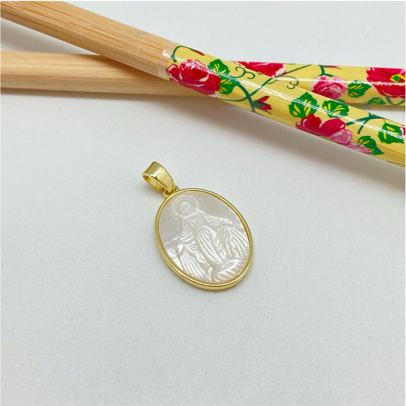 FO996 Colgante Ovalado Virgen de los Rayos o Milagrosa tallada en nácar 22 x 16 mm más valier Figura Baño Oro Figuras Bañadas hecho de Bronce Bañado en Oro 18K Joyas Bañadas en Oro