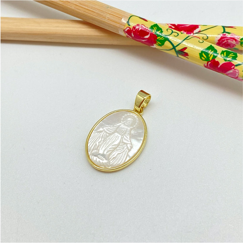FO996 Colgante Ovalado Virgen de los Rayos o Milagrosa tallada en nácar 22 x 16 mm más valier Figura Baño Oro Figuras Bañadas hecho de Bronce Bañado en Oro 18K Joyas Bañadas en Oro