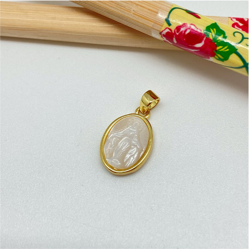 FO997 Colgante Ovalado Virgen de los Rayos o Milagrosa tallada en nácar 13 x 10 mm más valier Figura Baño Oro Figuras Bañadas hecho de Bronce Bañado en Oro 18K Joyas Bañadas en Oro