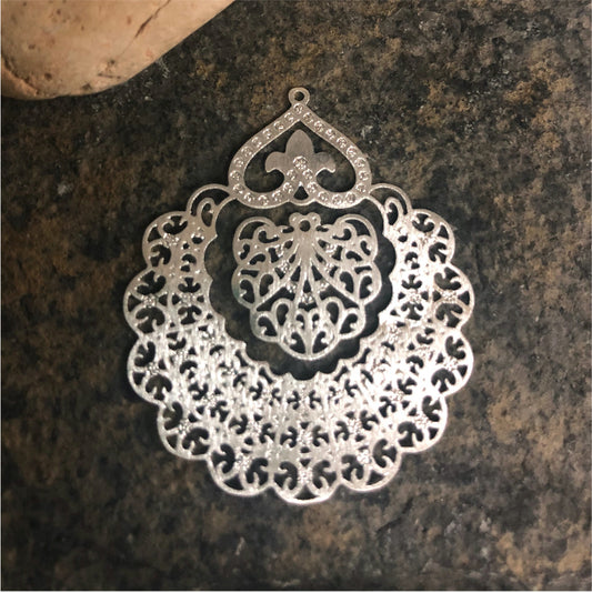 FP394 Figura Calada Gitana Balancín 35x40 mm Figura Baño Plata Figuras Bañadas en Oro y Plata hecho de Bronce Bañado en Plata 50 ml