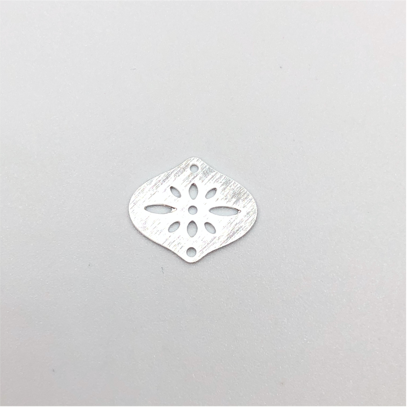 FP422 15 x 13 mm (2 perforaciones) Figura Baño Plata Figuras Bañadas en Oro y Plata hecho de Bronce Bañado en Plata 50 ml