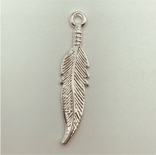 FP464 Pluma 40 x 7 mm Figura Baño Plata Figuras Bañadas en Oro y Plata hecho de Bronce Bañado en Plata 50 ml