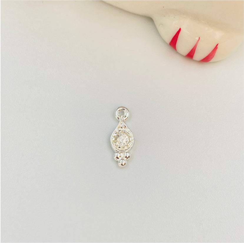 FP465 Colgante Punto de Luz Gota 3 Bolitas 8x4 mm Figura Baño Plata Figuras Bañadas en Oro y Plata hecho de Bronce Bañado en Plata 50 ml Joyas Bañadas en Plata