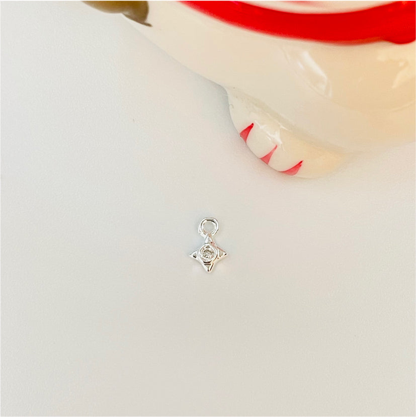 FP472 Estrella 4 Puntas Mini con Circón 4 mm más argollita Figura Baño Plata Figuras Bañadas en Oro y Plata hecho de Bronce Bañado en Plata 50 ml