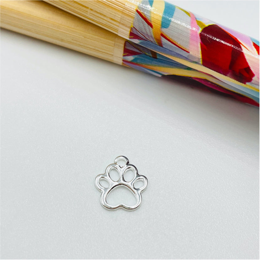 FP479 Patita Perro Plana 8 mm Figura Baño Plata Figuras Bañadas hecho de Bronce Bañado en Plata 50 ml Joyas Bañadas en Plata