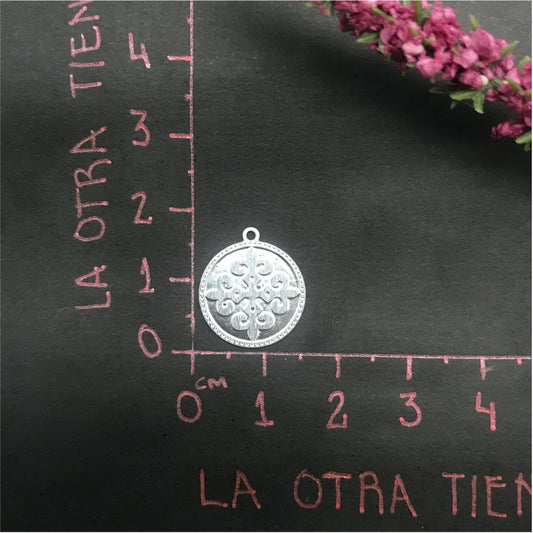 FP498 Colgante Mandala Tipo Cruz 15 mm Figura Baño Plata Figuras Bañadas en Oro y Plata hecho de Bronce Bañado en Plata 50 ml