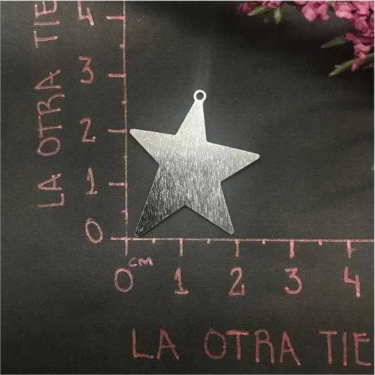 FP532 Colgante Estrella Mediana Lijada Desigual 25x30 mm Figura Baño Plata Figuras Bañadas hecho de Bronce Bañado en Plata 50 ml Joyas Bañadas en Plata