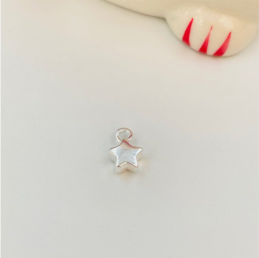 FP602 Estrella Extra Gordita Argolla 6 mm Figura Baño Plata Figuras Bañadas en Oro y Plata hecho de Bronce Bañado en Plata 50 ml