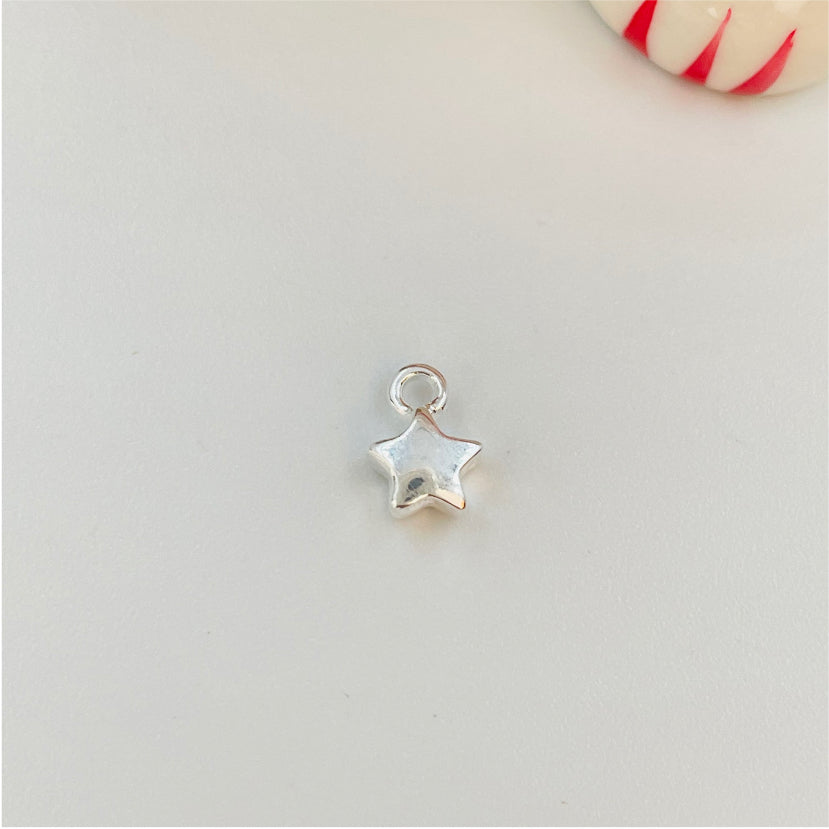 FP602 Estrella Extra Gordita Argolla 6 mm Figura Baño Plata Figuras Bañadas en Oro y Plata hecho de Bronce Bañado en Plata 50 ml