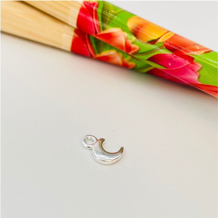 FP615 Luna Lisa Petite 6 x 5 mm Figura Baño Plata Figuras Bañadas en Oro y Plata hecho de Bronce Bañado en Plata 50 ml Joyas Bañadas en Plata