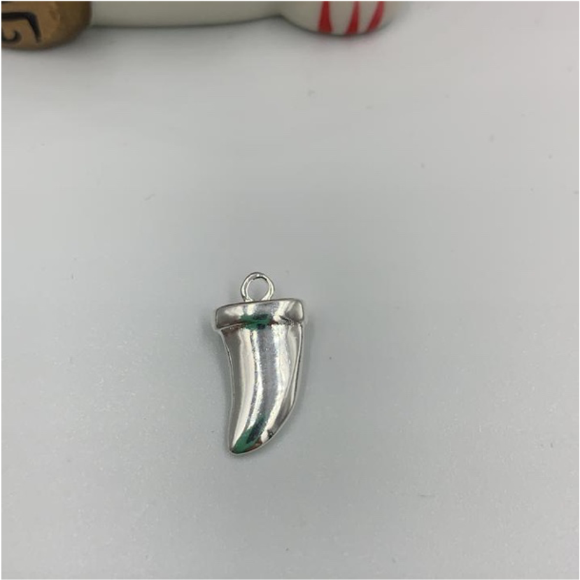 FP672 Corvo Mediano Liso Figura Baño Plata Figuras Bañadas en Oro y Plata hecho de Bronce Bañado en Plata 50 ml