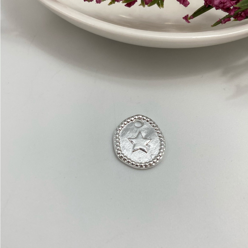 FP677 Colgante Ovalado Irregular Estrella 15 x 13 mm Figura Baño Plata Figuras Bañadas en Oro y Plata hecho de Bronce Bañado en Plata 50 ml