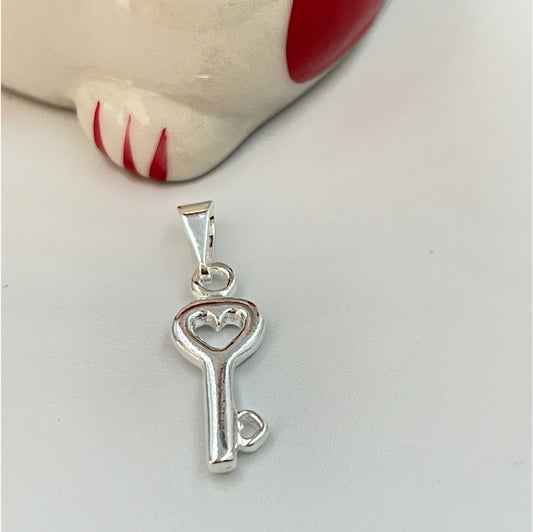FP772 Colgante Llave Corazón 12x8 mm más balier Figura Baño Plata Figuras Bañadas en Oro y Plata hecho de Bronce Bañado en Plata 50 ml