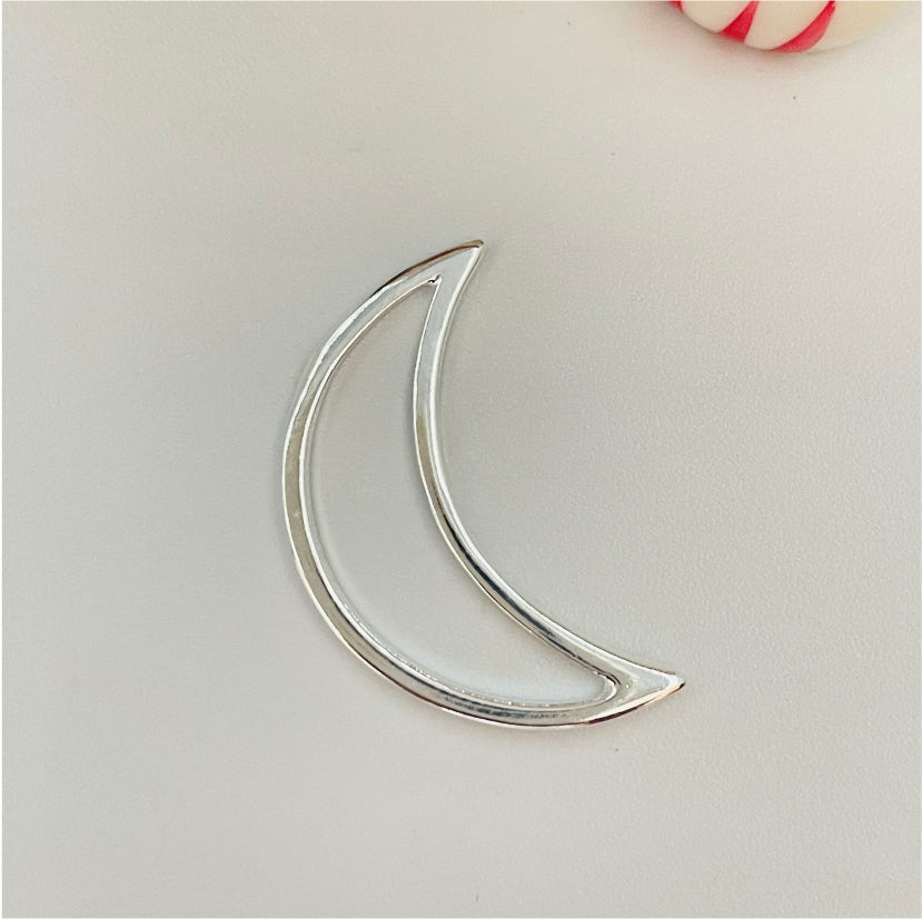 FP806 Colgante Luna 22x15 mm Figura Baño Plata Figuras Bañadas en Oro y Plata hecho de Bronce Bañado en Plata 50 ml