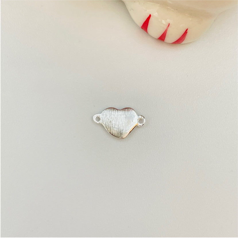 FP818 Conector Corazón Lijado 7x10 mm incluye argollitas Figura Baño Plata Figuras Bañadas en Oro y Plata hecho de Bronce Bañado en Plata 50 ml